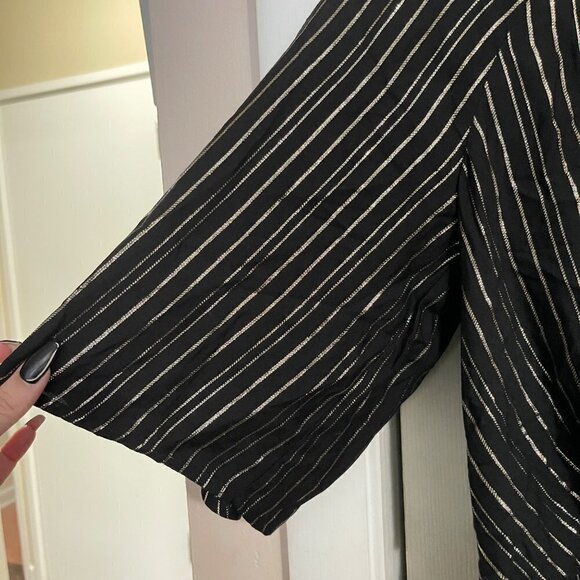 Express Womens Black Gold Metallic Stripe Tie Front Keyhole Blouse Size Small - Picture 4 of 9